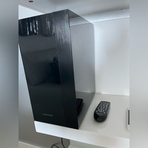 Samsung Home Theater Surround Sound Speak with Remote Control